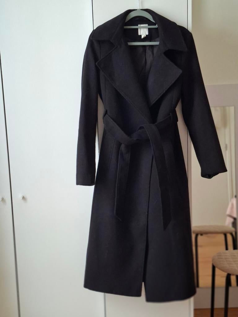 H&M Zwarte lange mantel met knoop en koord, maat XS 34, Ophalen of Verzenden