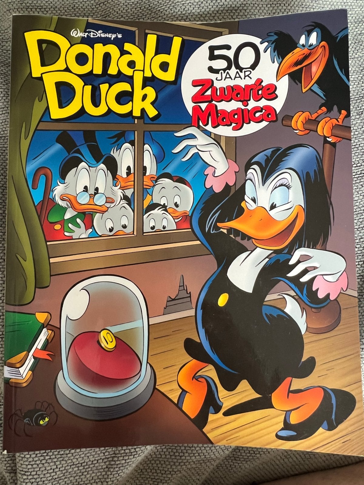 Donald Duck: 50 Jaar Zwarte Magica - Jubileumuitgave, Eén stripboek, Ophalen of Verzenden, Zo goed als nieuw