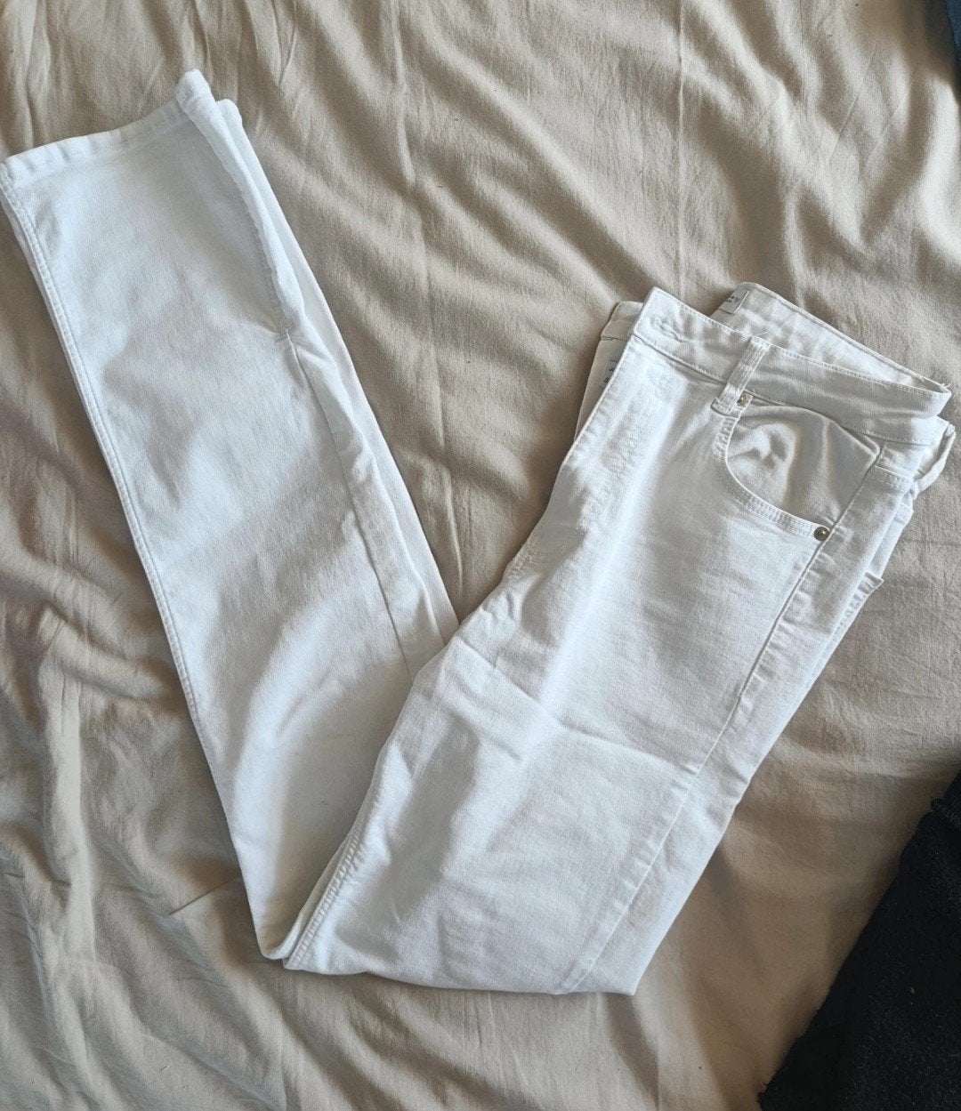Zara mt M 🤍 lichte flare jeans, Ophalen of Verzenden, Zo goed als nieuw, W30 - W32 (confectie 38/40), Wit