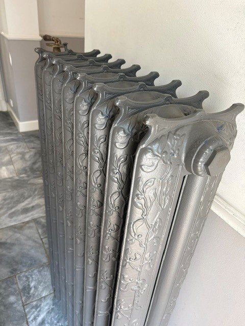 Gietijzeren designradiator met bloemblad motief, Ophalen, Radiator, Zo goed als nieuw, 60 tot 150 cm