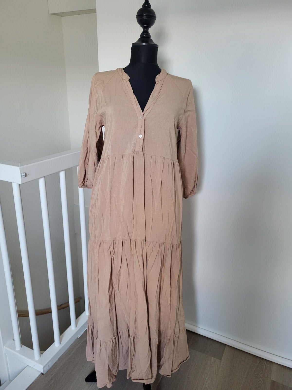 Zara Maxi Jurk Beige Maat M maxijurk hijab, Maat 38/40 (M), Ophalen of Verzenden, Zo goed als nieuw, Onder de knie