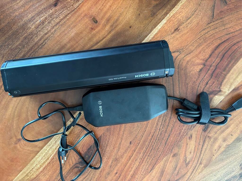 Bosch PowerTube 500 accu met lader - nog geen jaar oud, Ophalen of Verzenden, Zo goed als nieuw