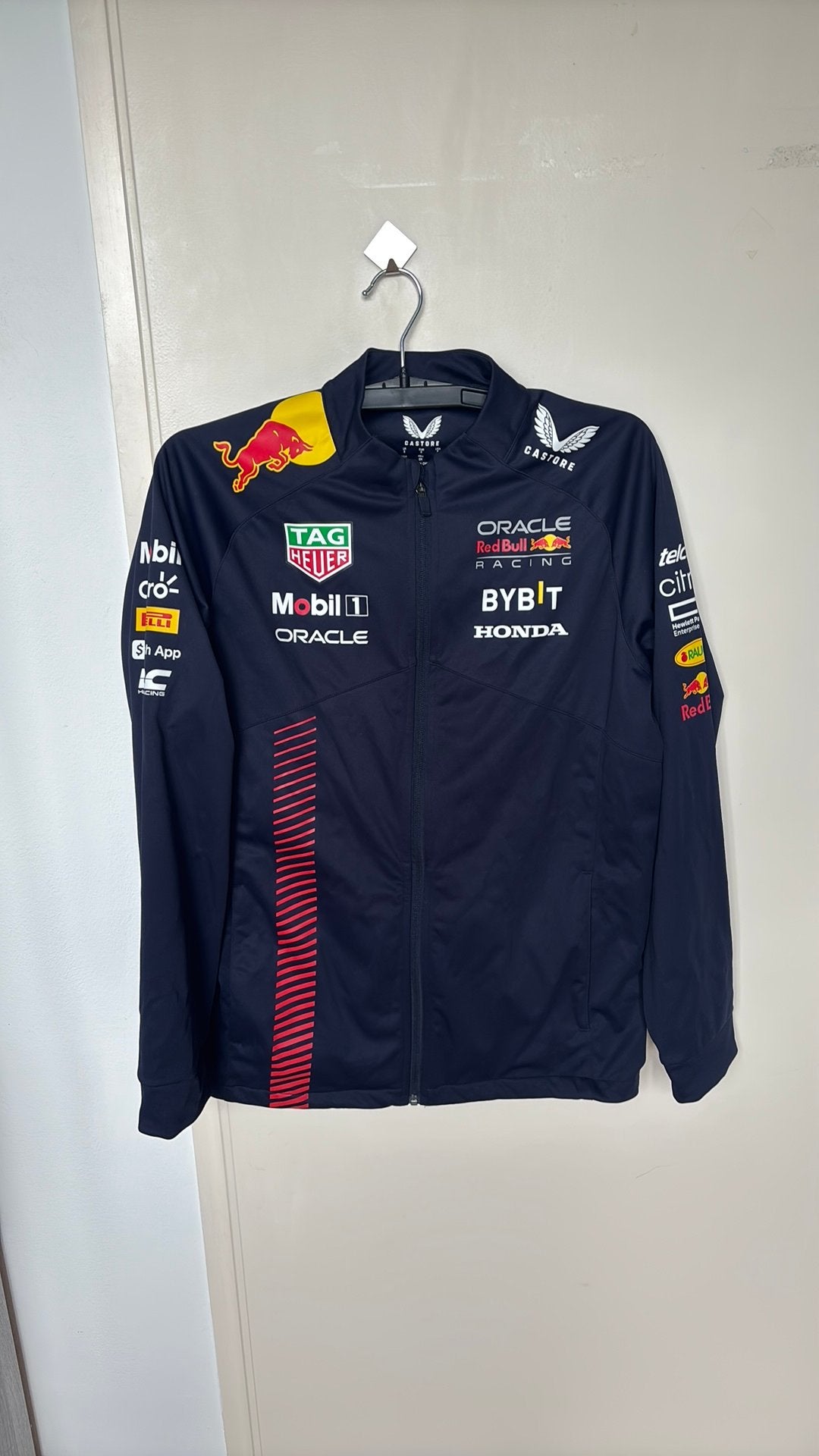 Originele Red Bull Racing Castore Team Softshell 2023 Maat S, Ophalen of Verzenden, Nieuw, Formule 1