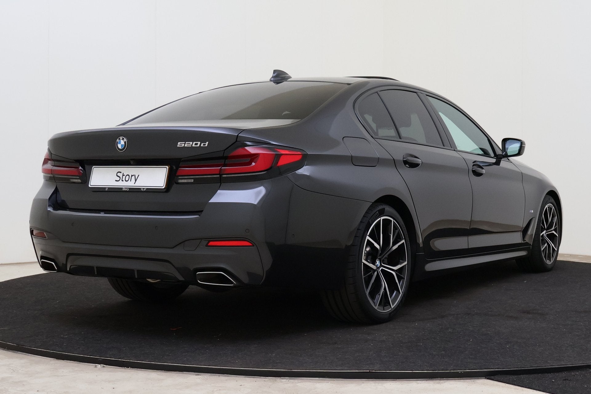 BMW 5 Serie 520d M Sport Automaat / Trekhaak / Schuif-Kantel, Achterwielaandrijving, 1650 kg, Leder, Bedrijf