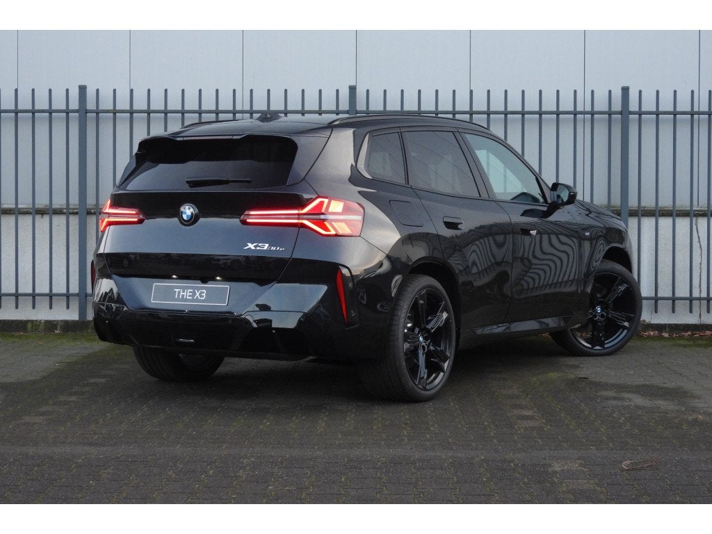 BMW X3 30e xDrive M Sport Automaat / Panoramadak / Sportstoe, Auto's, Automaat, Zwart, 4 cilinders, Zwart