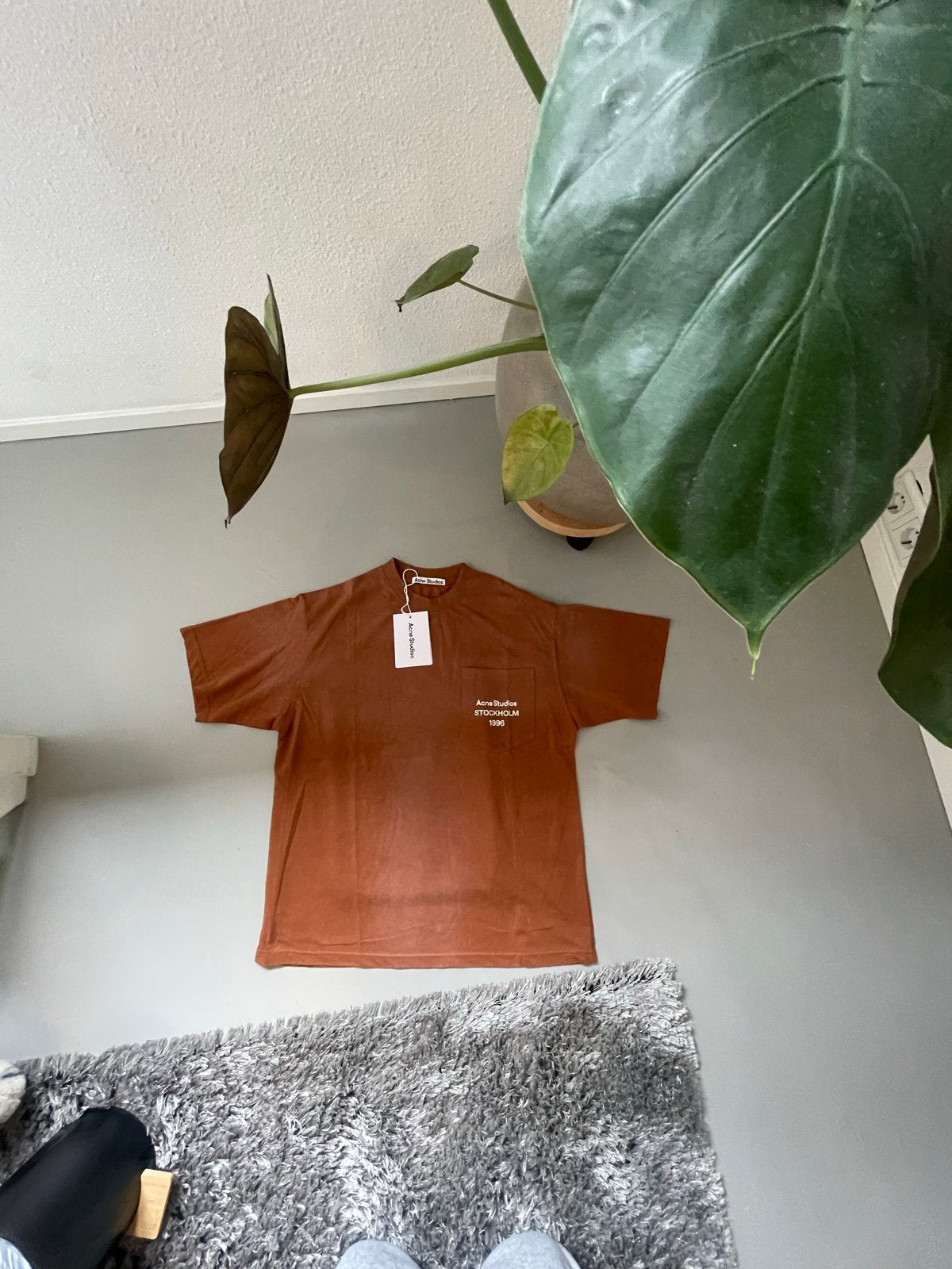 Acne Studios T-shirt Bruin Maat S Nieuw met label, Ophalen of Verzenden, Nieuw, Maat 46 (S) of kleiner, Bruin