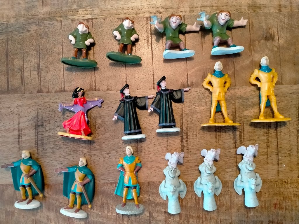 De Klokkenluider van de Notredame Disney tekenfilm figuren, Verzamelen, Poppetjes en Figuurtjes, Verzenden, Gebruikt