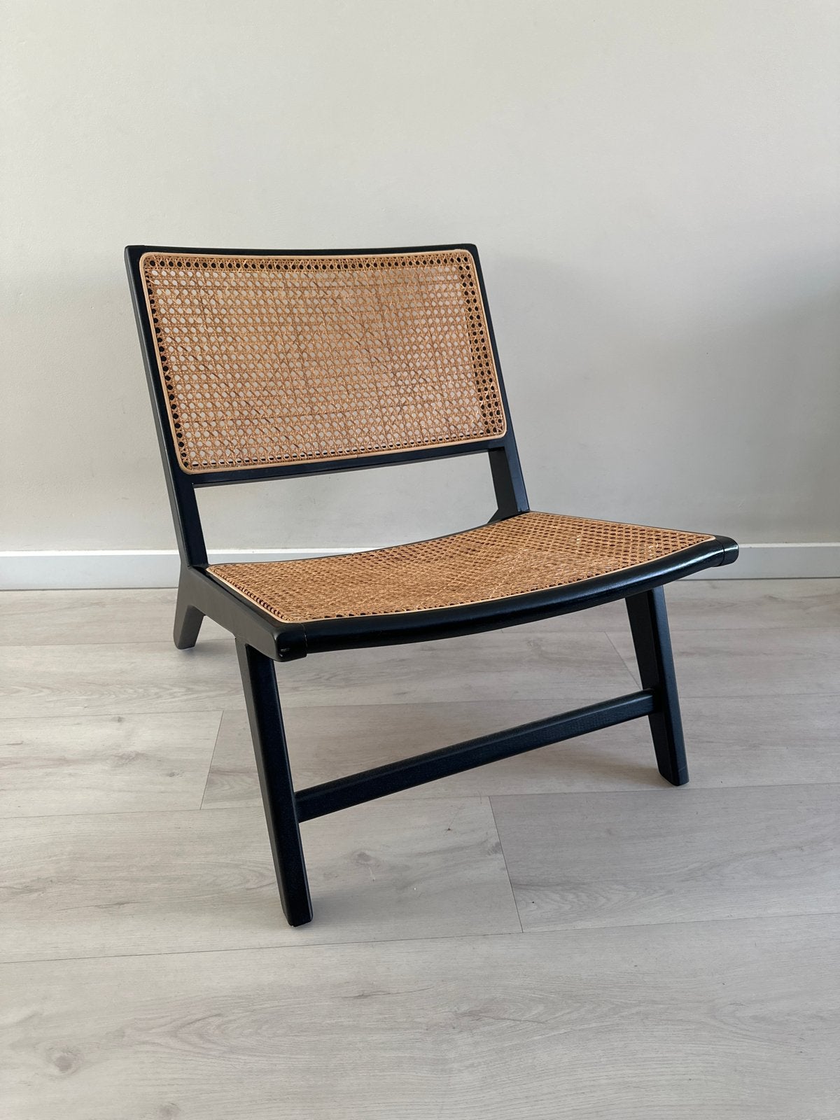 Stijlvolle rotan stoel - Zwart frame, natuurlijke zitting, Ophalen, Zwart, Zo goed als nieuw, Eén