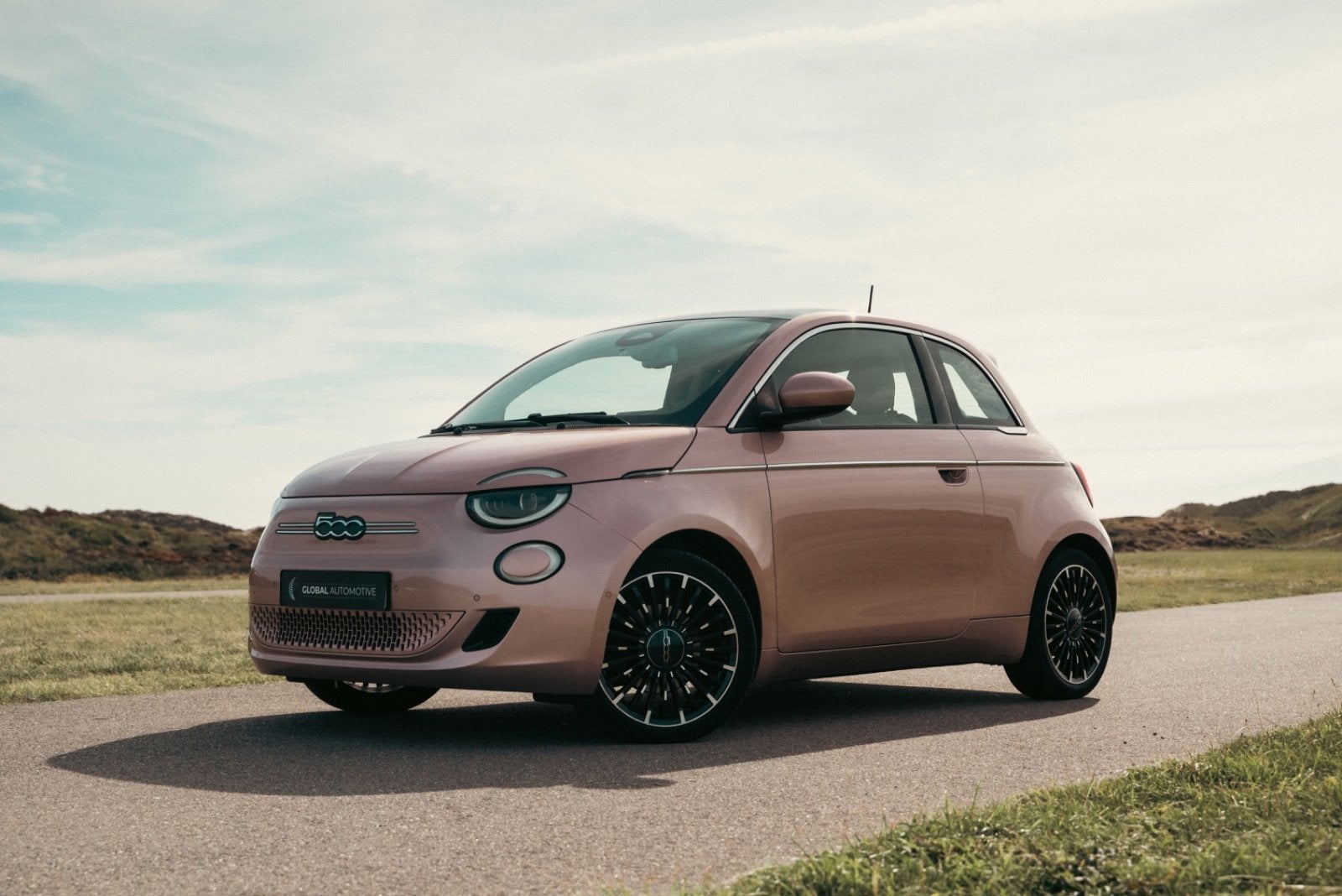 Fiat 500 3+1 La Prima 42 kWh - CARPLAY - PANORAMADAK - LEER, Auto's, Gebruikt, Overige kleuren, 4 stoelen, Leder