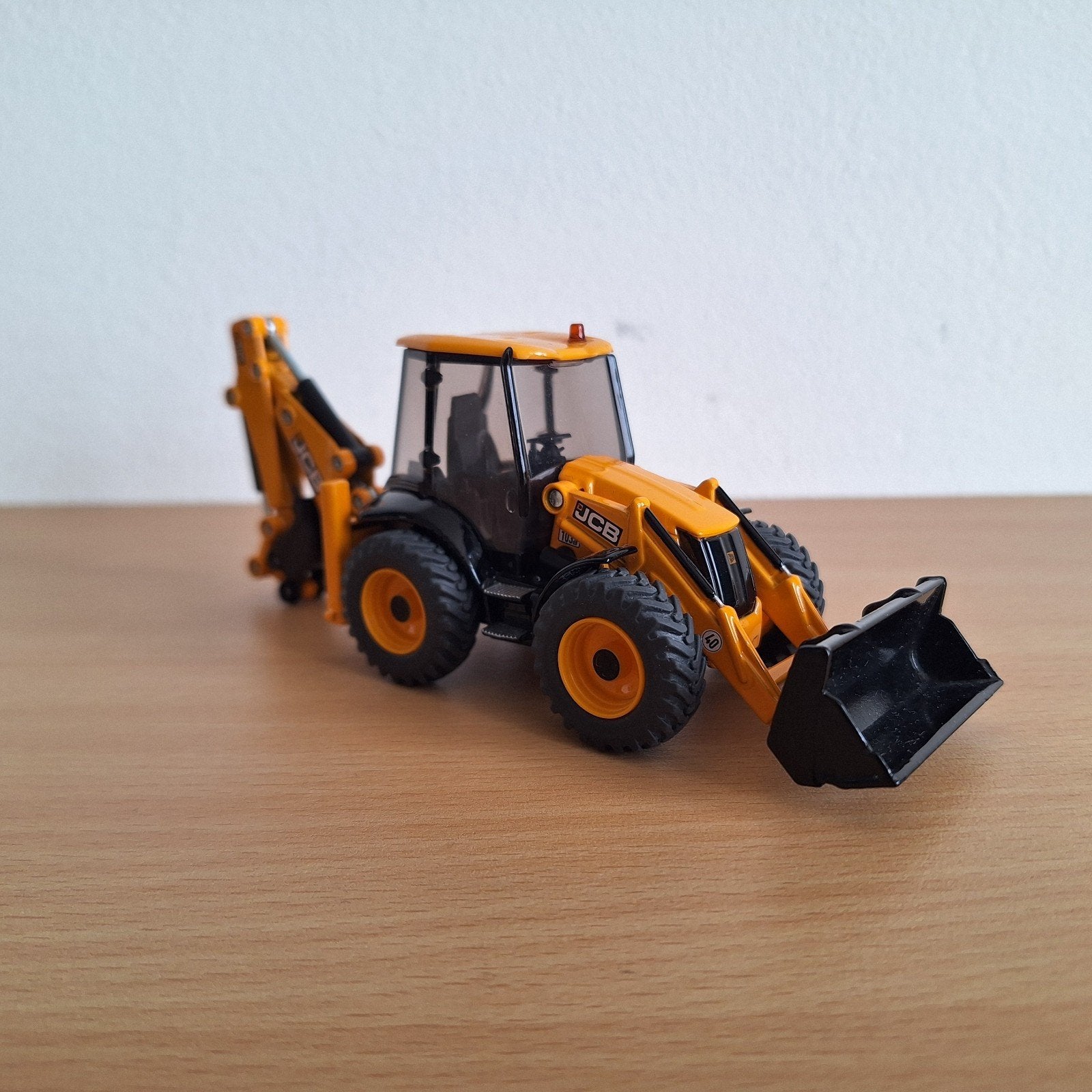 te koop Siku JCB tractor met voor en achterlader, Ophalen of Verzenden, Zo goed als nieuw, Hijskraan, Tractor of Landbouw, SIKU