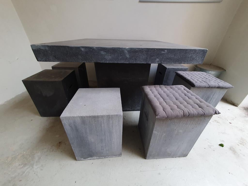 Betonnen tuinset: tafel, 8 stoelen + kussens, Tuin en Terras, Tuintafels, Ophalen of Verzenden, Zo goed als nieuw, Rechthoekig