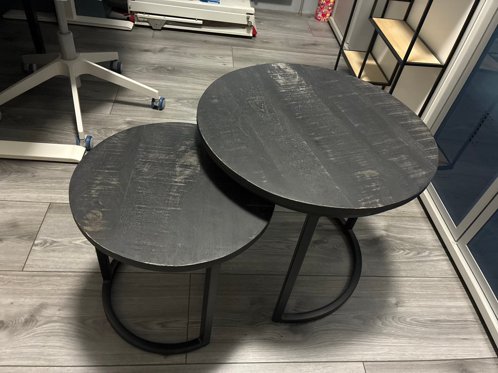 Set van 2 ronde zwarte bijzettafels, Minder dan 55 cm, Gebruikt, Rond, Hout