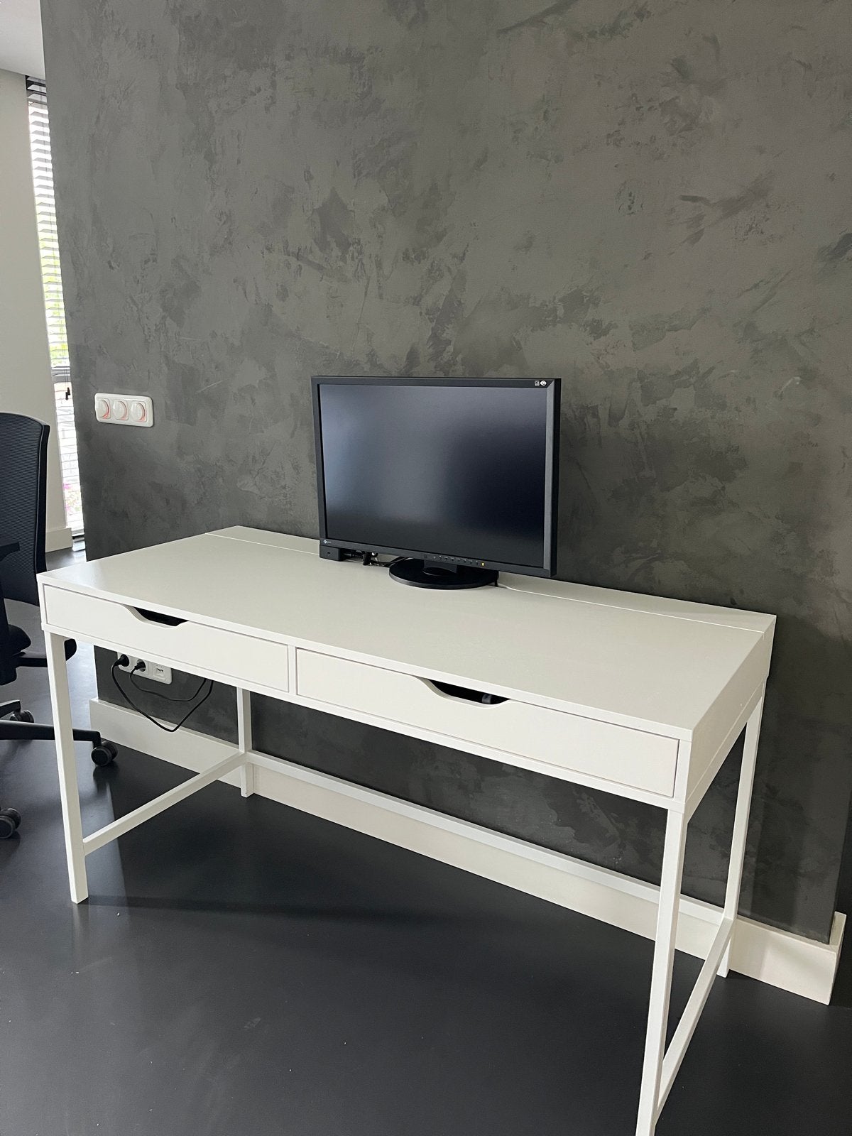 IKEA ALEX Bureau Wit - Zo goed als nieuw met kabelgoot, Huis en Inrichting, Bureaus, Ophalen, Zo goed als nieuw, IKEA, Computerbureau