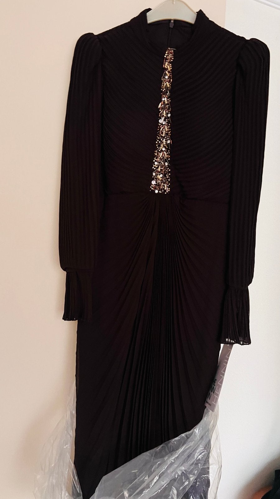 Prachtige Bruine Lange Jurk - Nieuw & Ongedragen, Kleding | Dames, Jurken, Maat 38/40 (M), Bruin, Verzenden, Nieuw