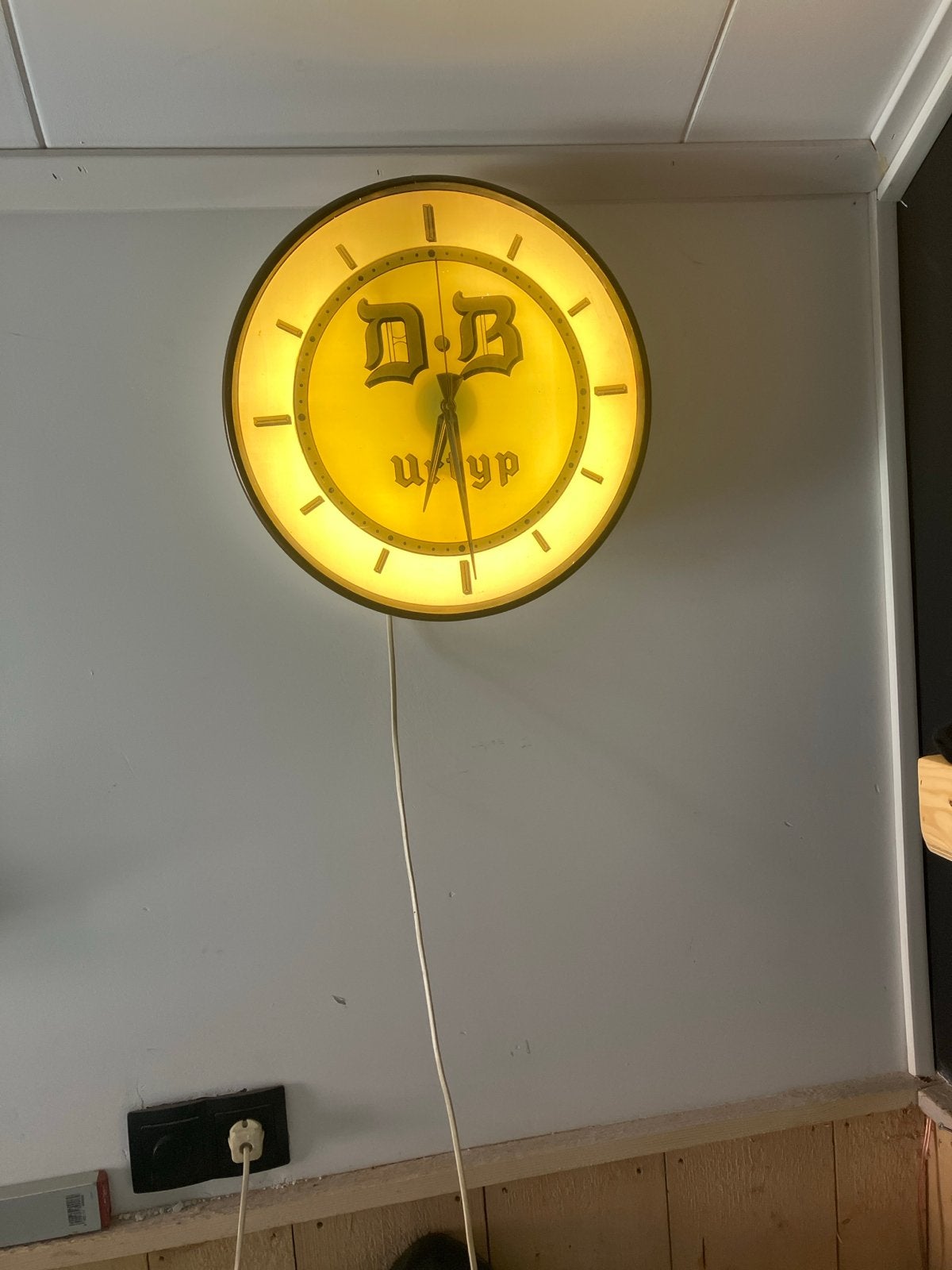 DB Bier Wandklok met Verlichting - Vintage Stijl, Ophalen, Geel, Vintage, Analoog
