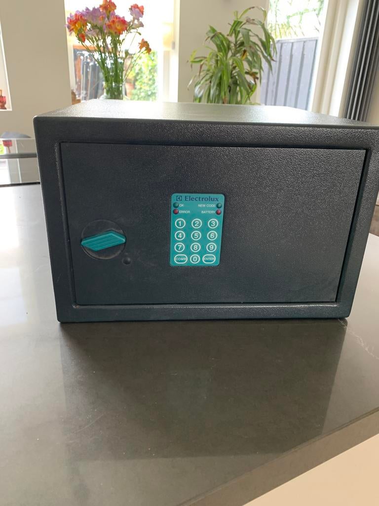 Kluis metaal Electrolux met digitaal codeslot, Ophalen of Verzenden, Gebruikt
