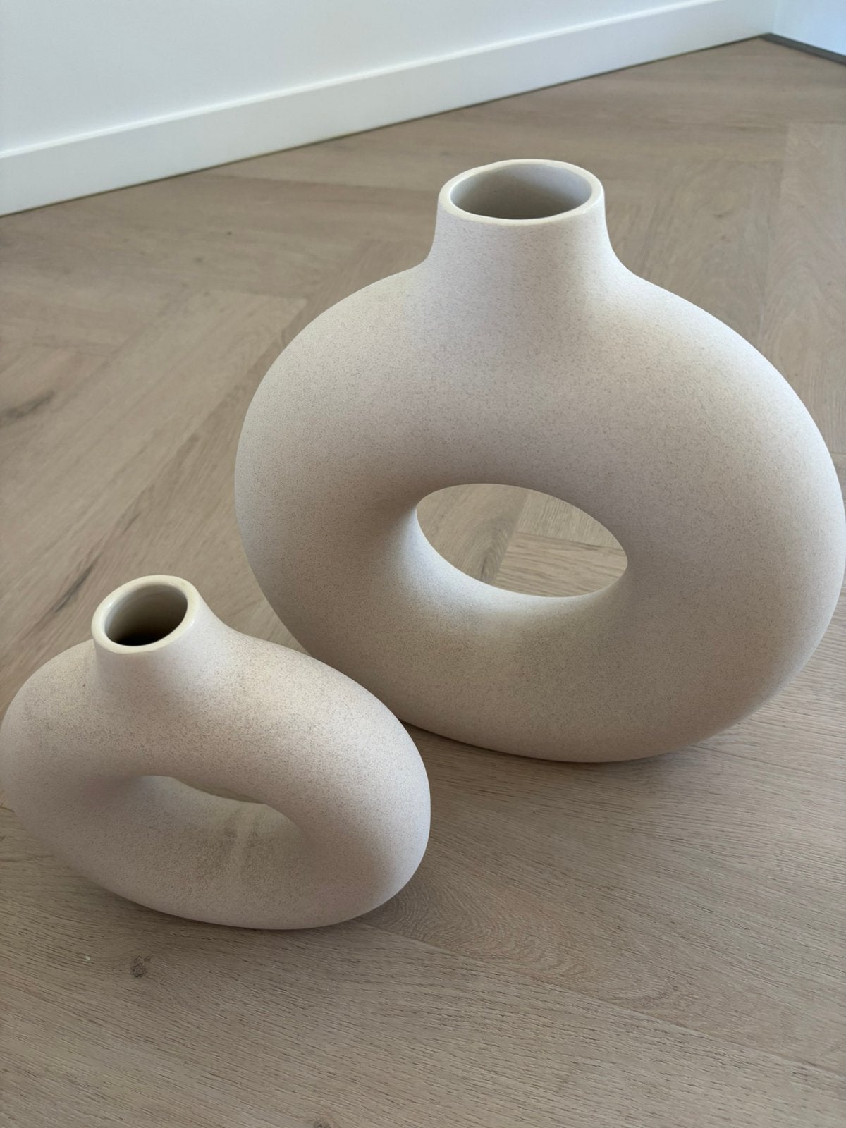 Donut vaas (2 stuks), Huis en Inrichting, Woonaccessoires | Vazen, Ophalen of Verzenden, Zo goed als nieuw