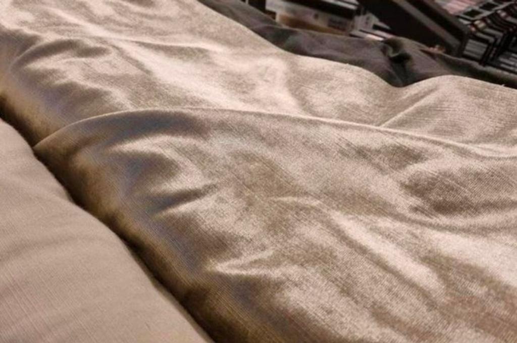 Chique over gordijnstof! Kleur mist., Ophalen of Verzenden, Nieuw