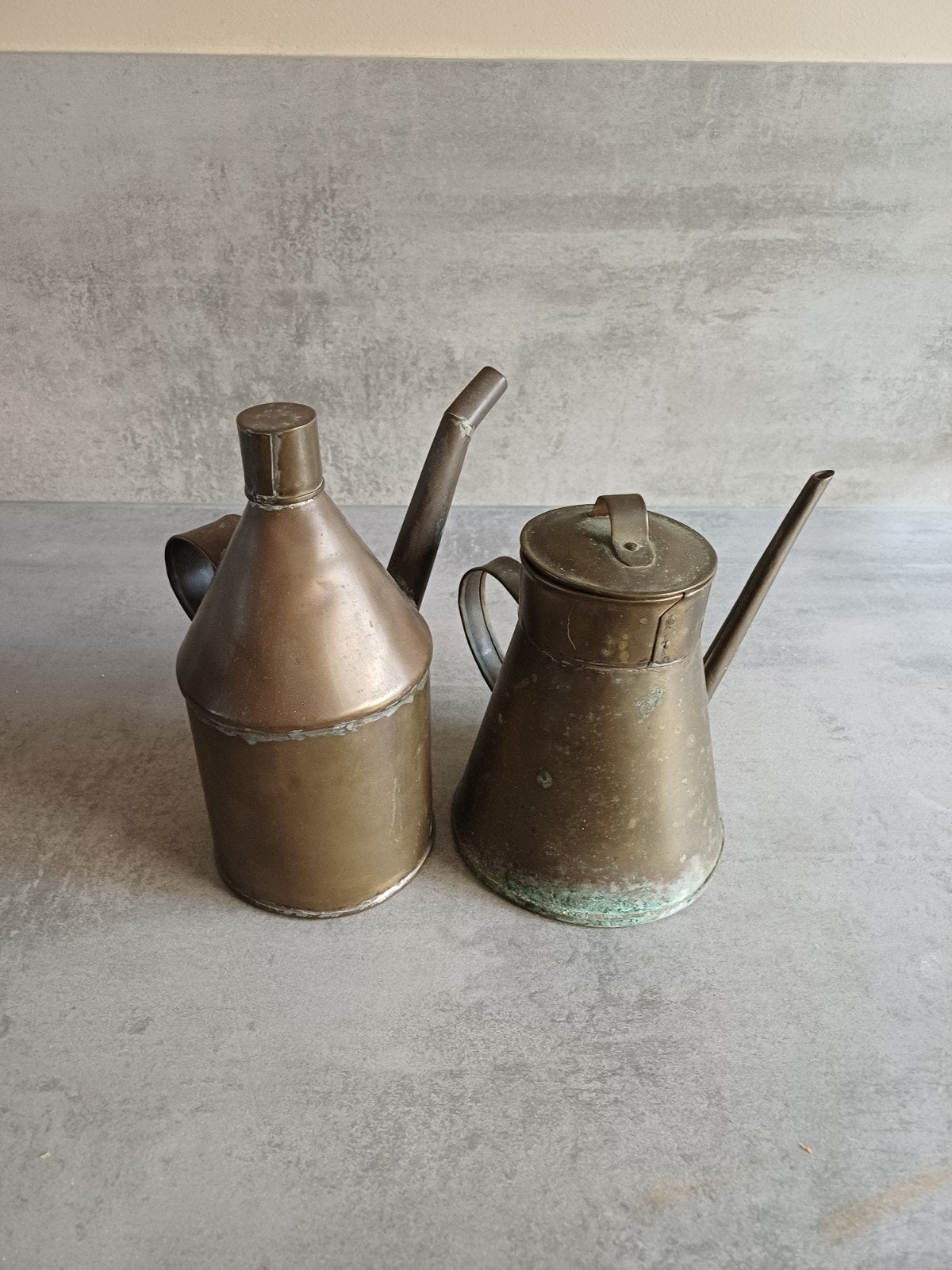 Vintage geëmailleerde koffiepot en koperen oliekannen, Ophalen of Verzenden