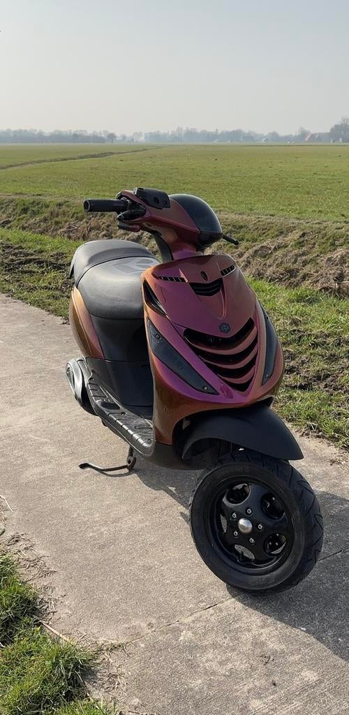 Piaggio zip 125cc 4 takt brom, Fietsen en Brommers, Scooters | Piaggio, Ophalen, Zo goed als nieuw, Benzine, Zip