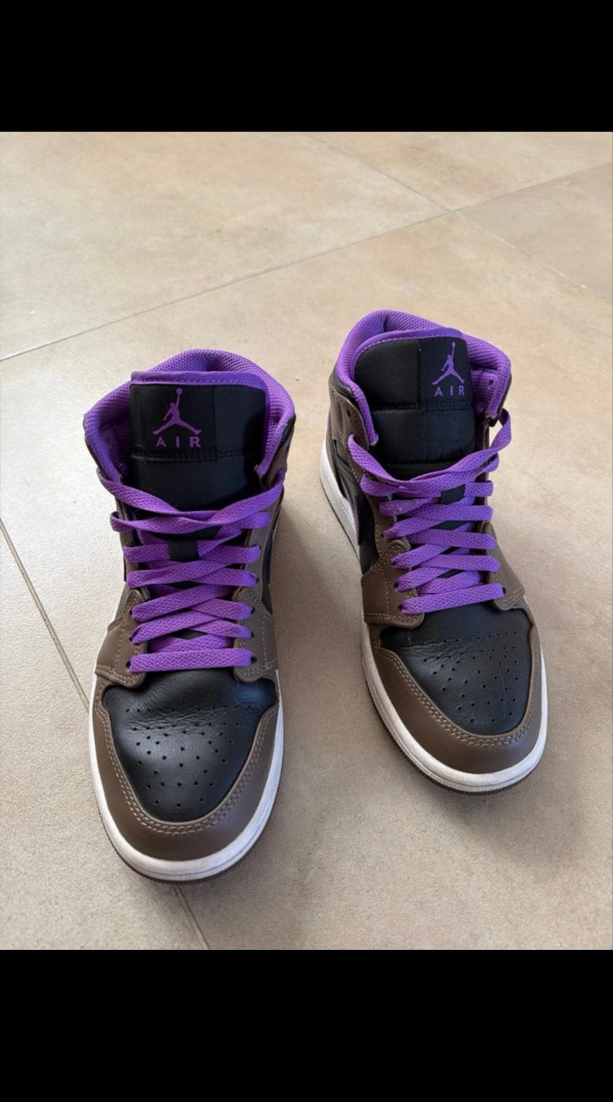 Nike Air Jordan 1 Mid SE 'Dark Chocolate' - Maat 40, Ophalen of Verzenden, Zo goed als nieuw, Bruin, Sneakers of Gympen