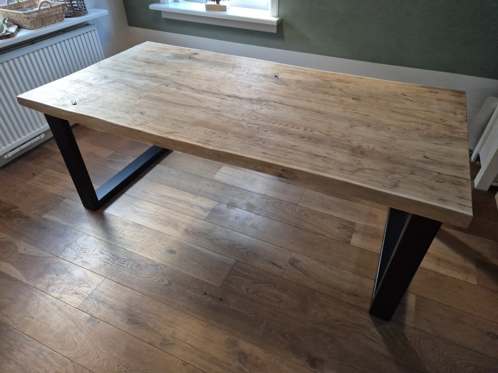 Eikenhouten eettafel met stalen frame, Ophalen, 100 tot 150 cm, 200 cm of meer, Zo goed als nieuw
