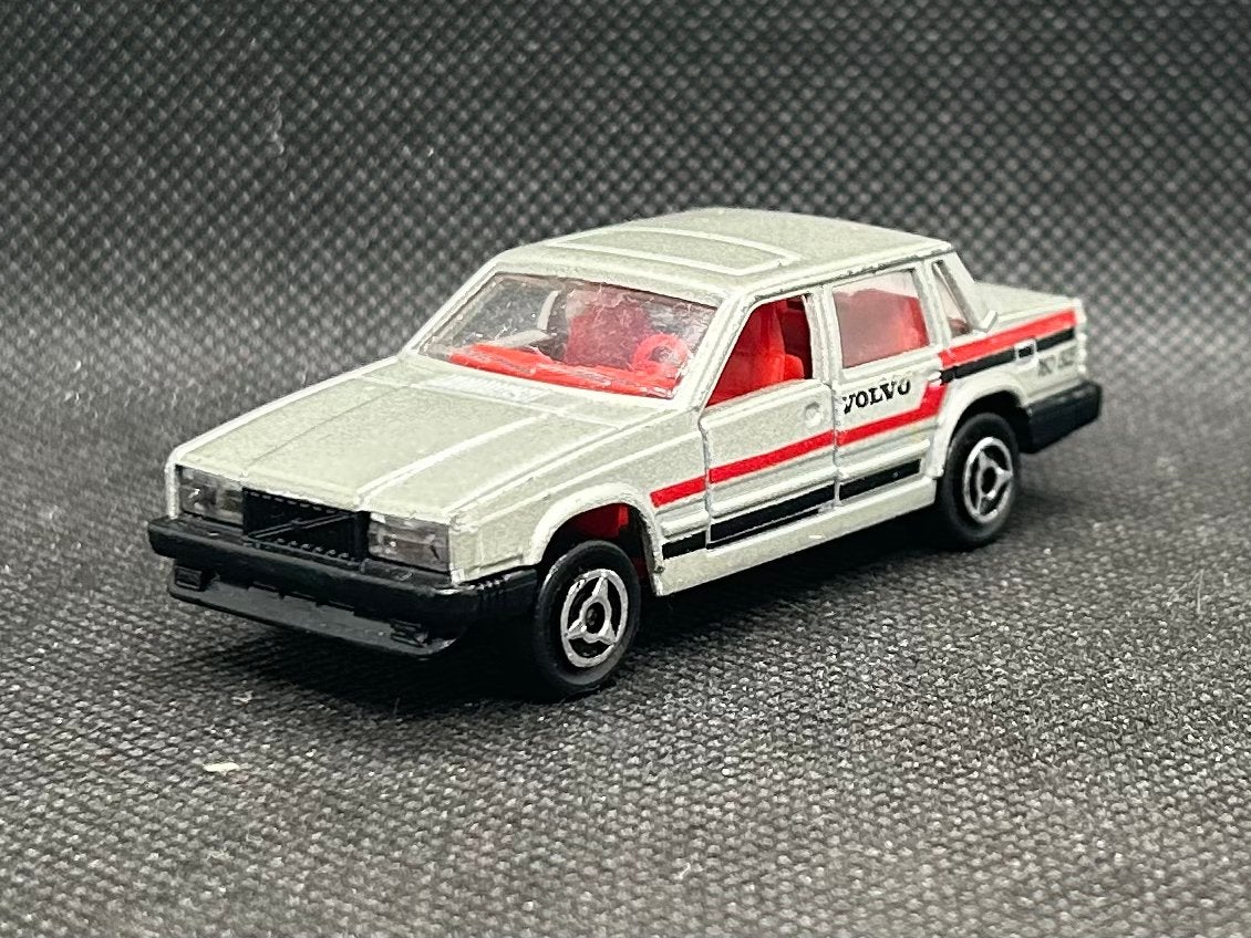 Majorette Volvo 760 GLE 1:64, Verzenden, Zo goed als nieuw, Auto