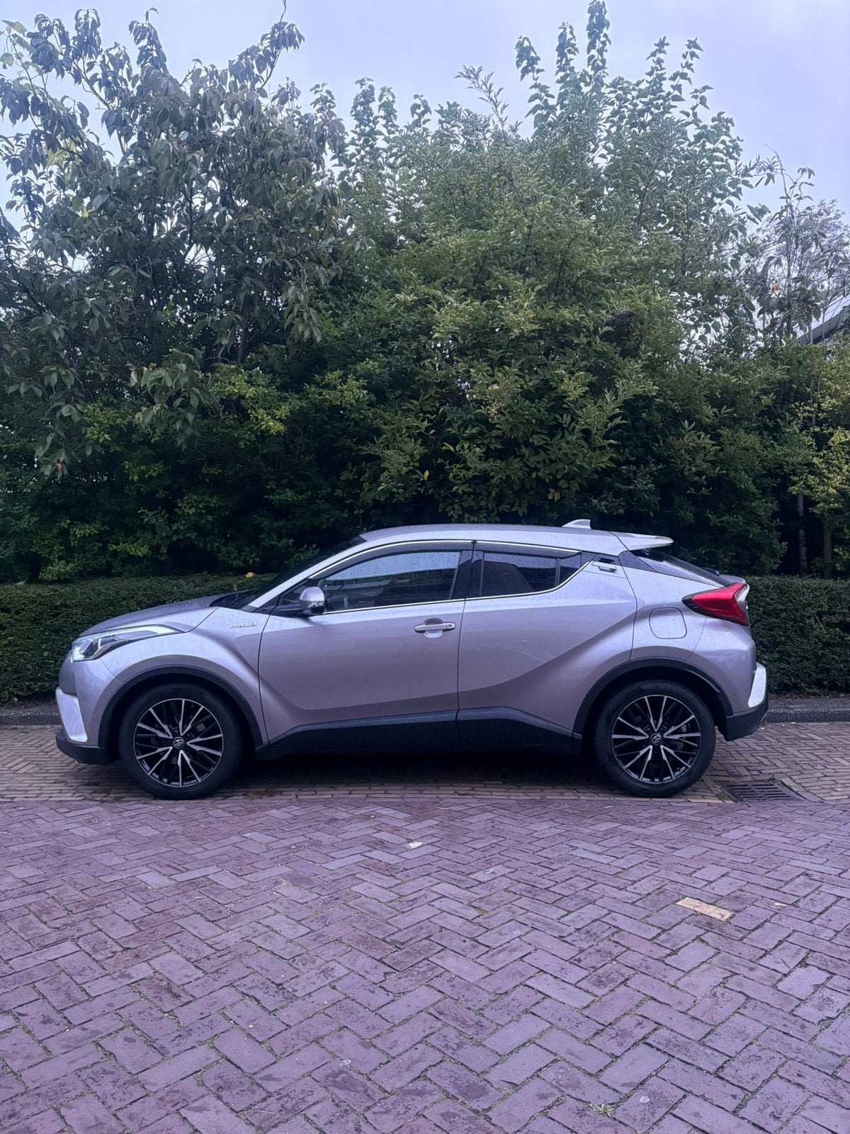 Toyota C-HR Hybrid met GARANTIE TOT 2029, Auto's, 725 kg, Zwart, 4 cilinders, 75 €/maand