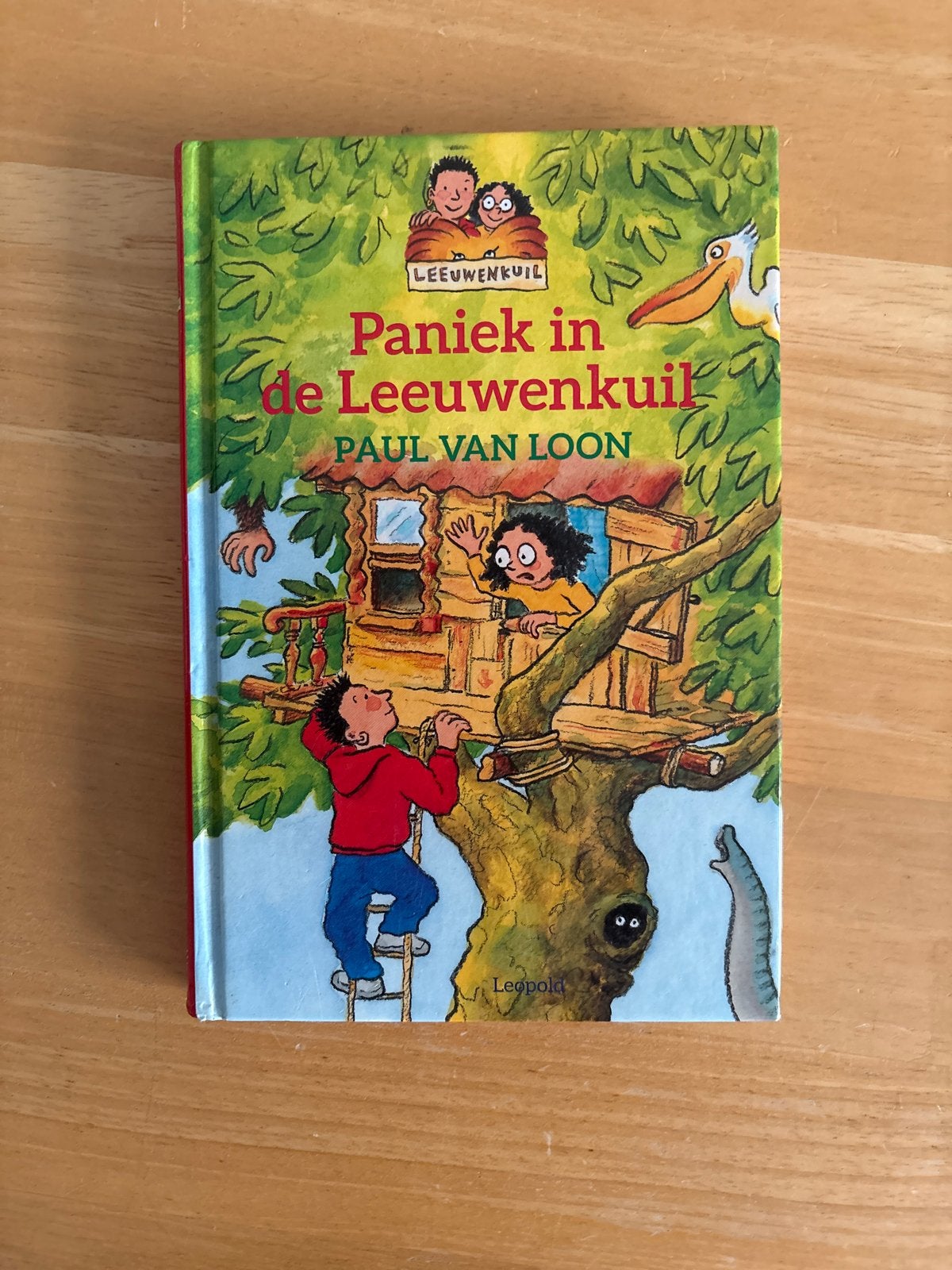 Paniek in de Leeuwenkuil - Paul van Loon, Ophalen of Verzenden, Gelezen, Fictie