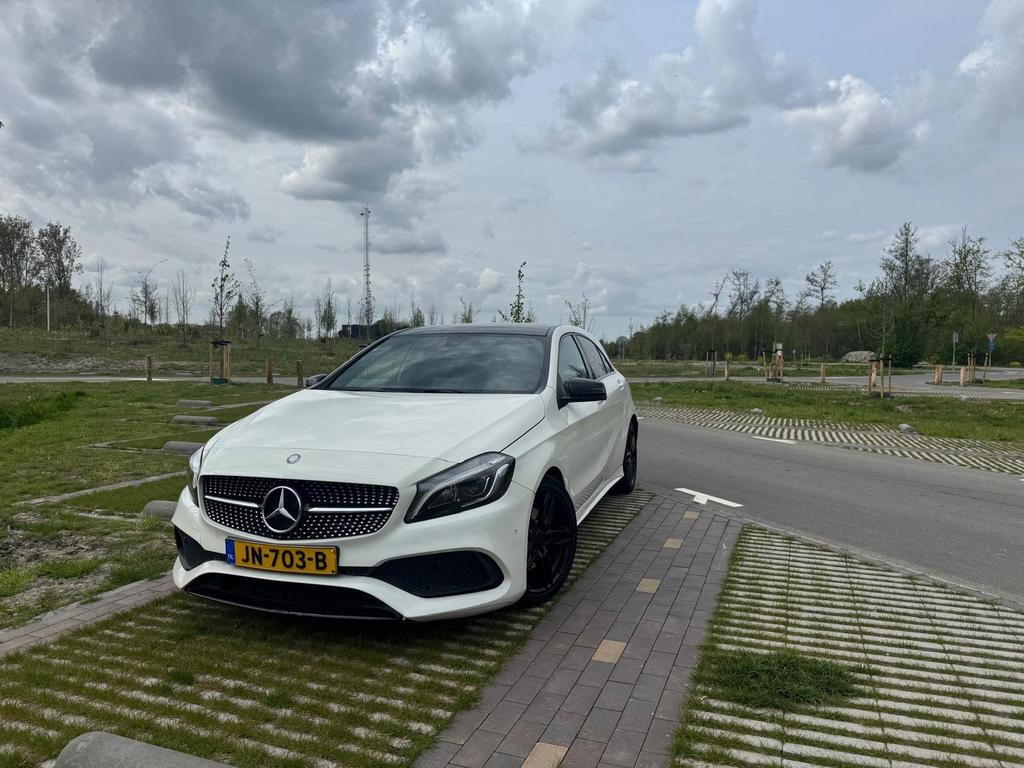 Mercedes-Benz A-Klasse A 180 AMG Pakket |PANO |AUTO. |7G-DCT, 4 cilinders, Leder en Stof, 1200 kg, 19 km/l