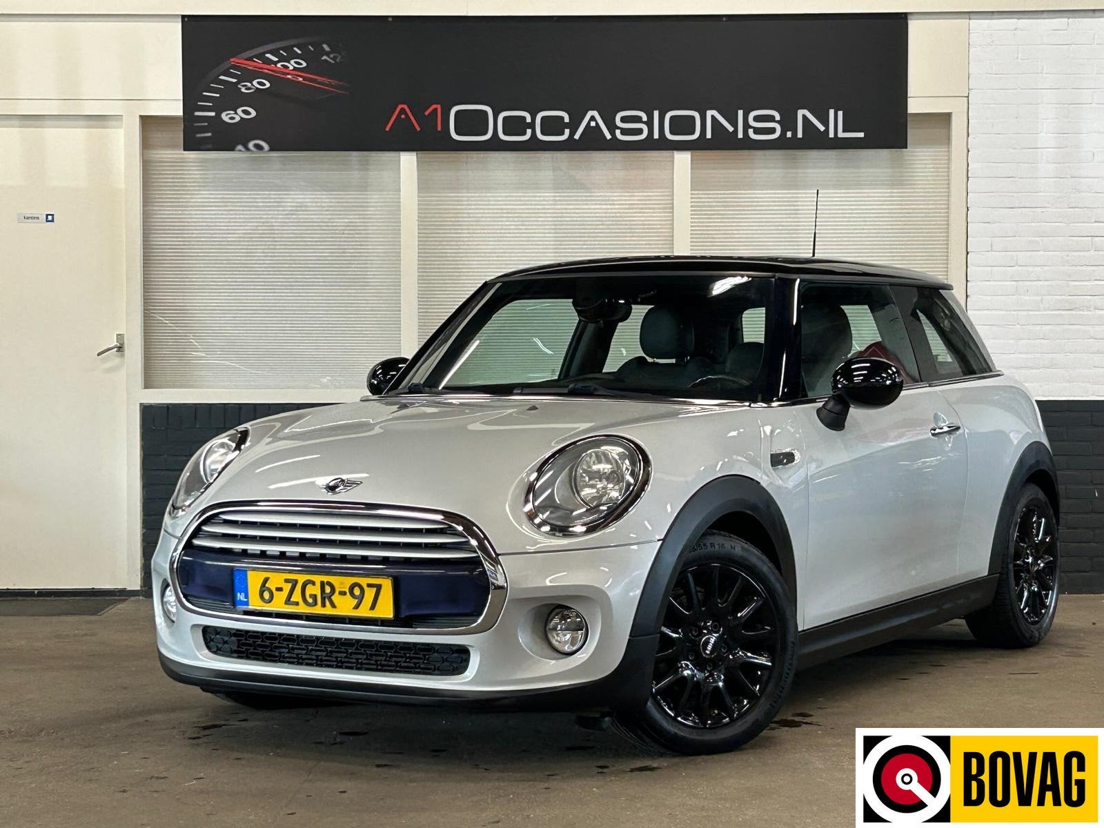 MINI 3-deurs 1.5 Cooper Business PANODAK + LEER! (bj 2015), Auto's, Voorwielaandrijving, 136 pk, Gebruikt, Euro 6