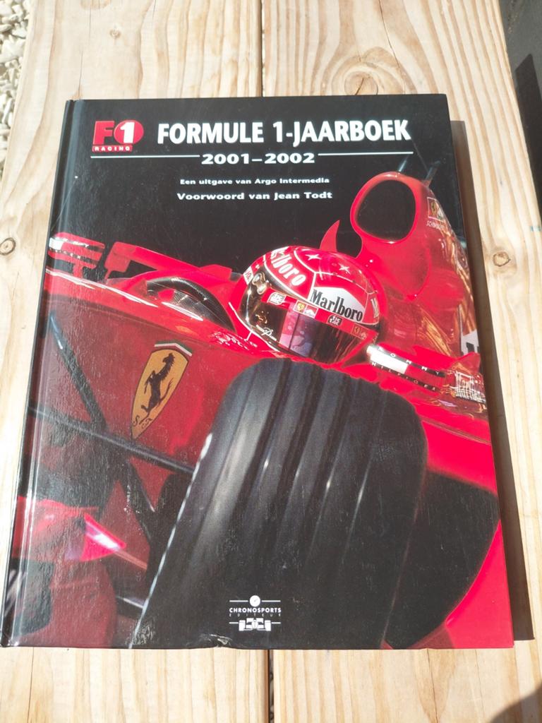 F1 Formule 1-Jaarboek 2001-2002 - Ferrari Schumacher, Boeken, Auto's | Boeken, Ophalen of Verzenden, Gelezen, Ferrari, Argo Intermedia
