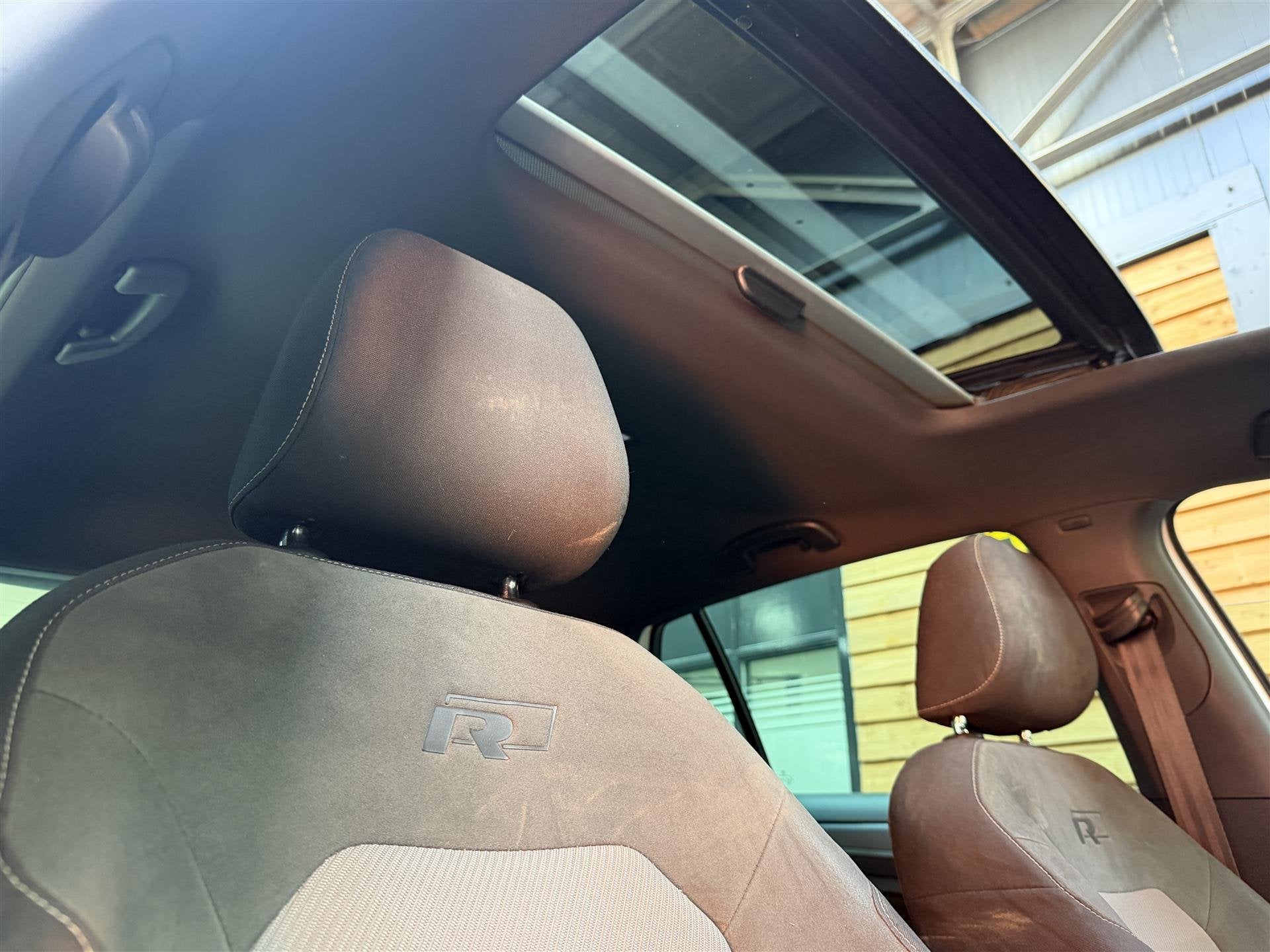 Foto 9 van Volkswagen Golf 1.4 TSI DSG | R-Line | Pano | Akra | Maxton