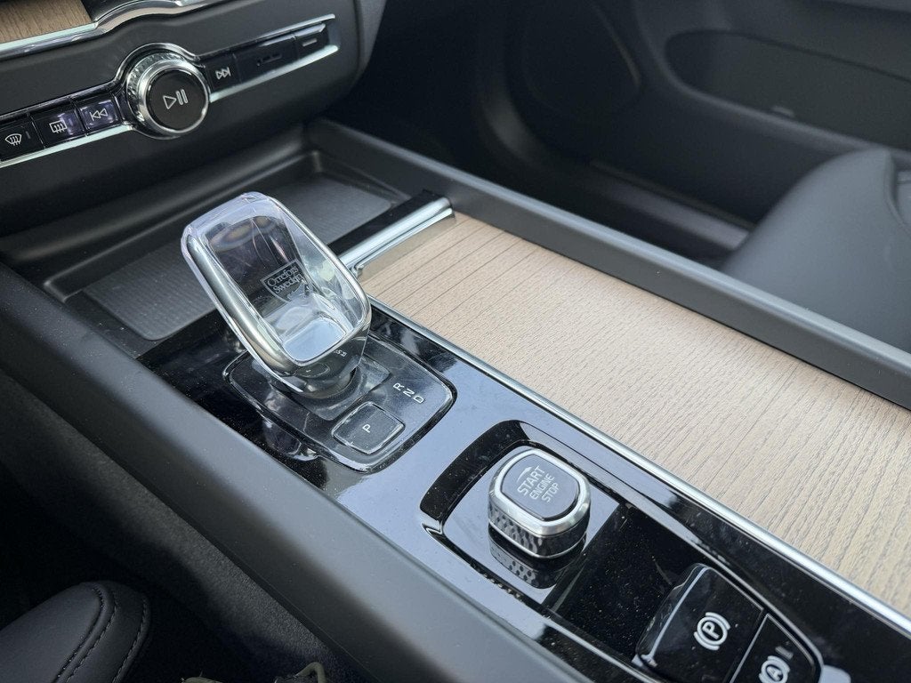 Volvo XC60 2.0 T8 Plug-in hybrid AWD Plus Dark Facelift mode, Automaat, Gebruikt, Euro 6, 4 cilinders