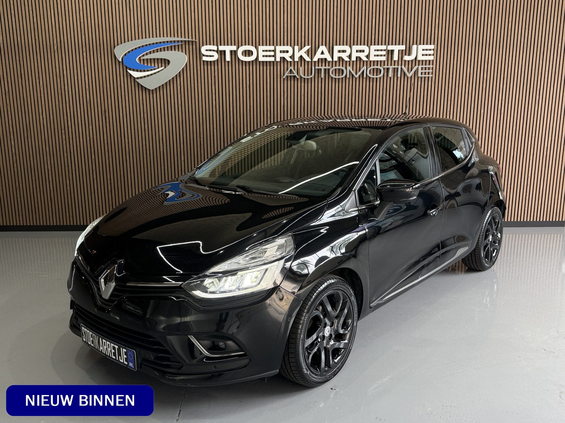 Renault Clio 0.9 TCe Bose | Navi | Camera | 17" | Stoelverwa, Voorwielaandrijving, 898 cc, Gebruikt, Zwart