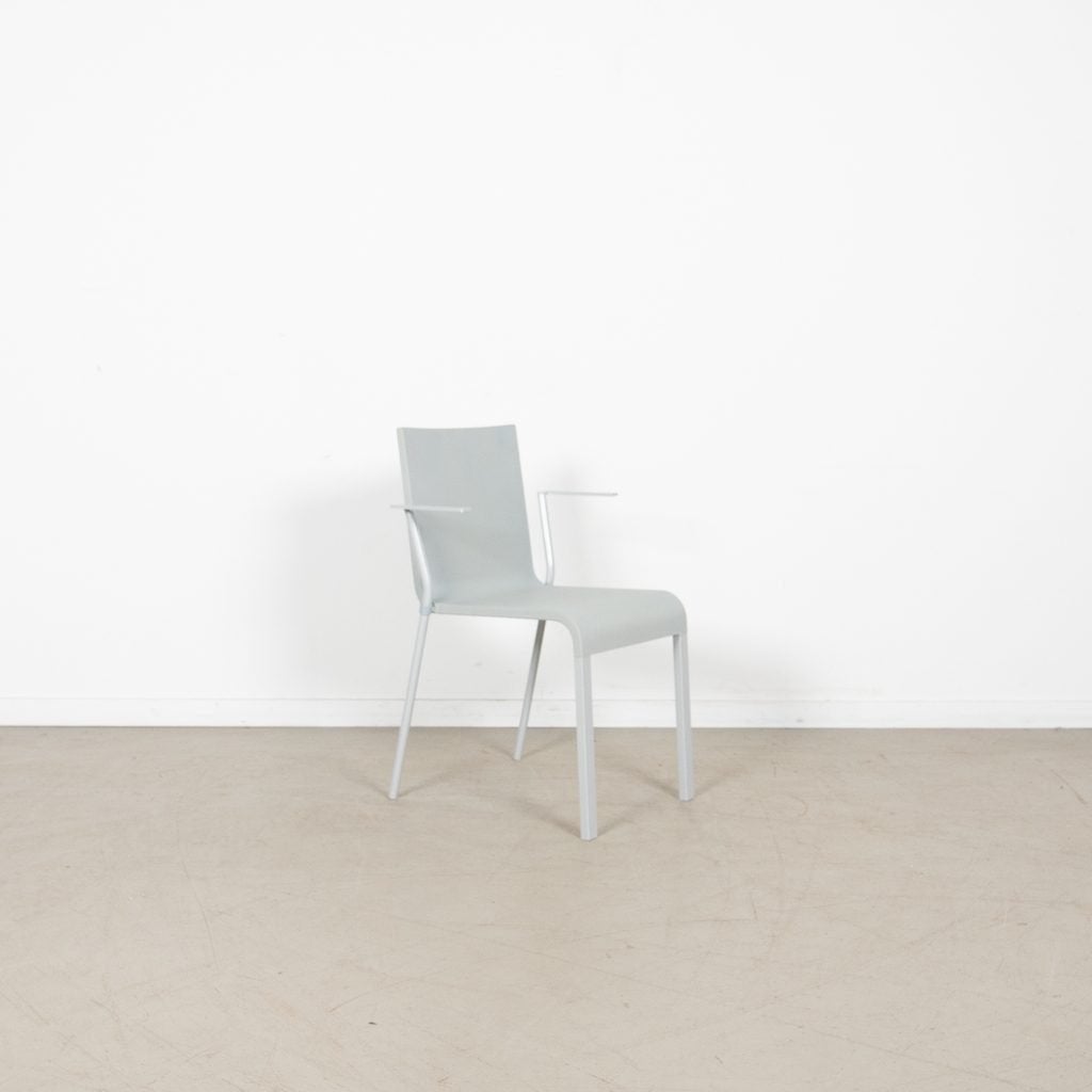 Vitra .03 Stoel Lichtgrijs Kunststof (Stapelbaar) - Gepoeder, Huis en Inrichting, Stoelen, Niet ingevuld, Zo goed als nieuw, Niet ingevuld