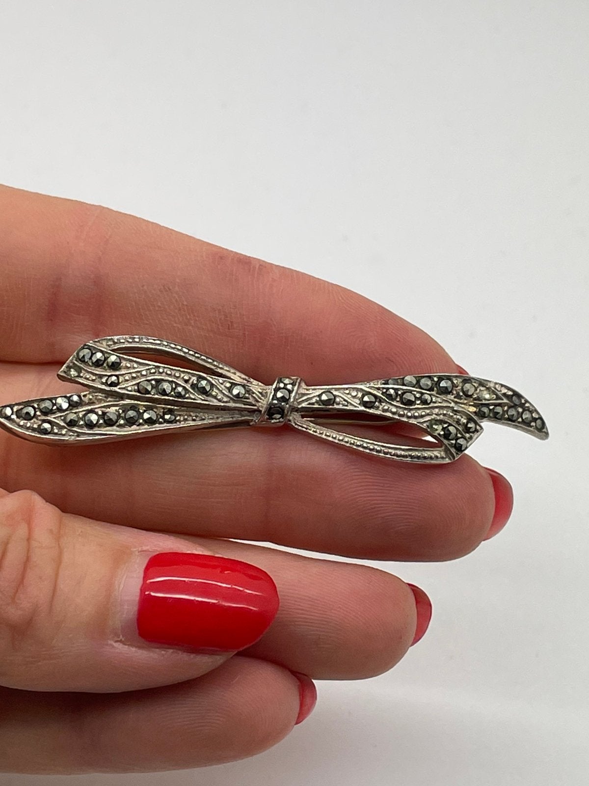 F271 Prachtige zilveren broche met markasiet, Ophalen of Verzenden, Zilver, Broche, Met edelsteen