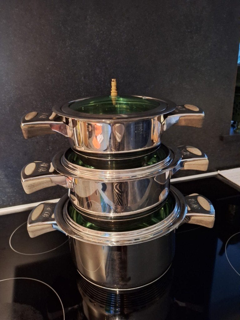 Gratis: 3 pannen (set), Huis en Inrichting, Keuken | Potten en Pannen, Ophalen, Gebruikt, Pannenset, Met handvatten