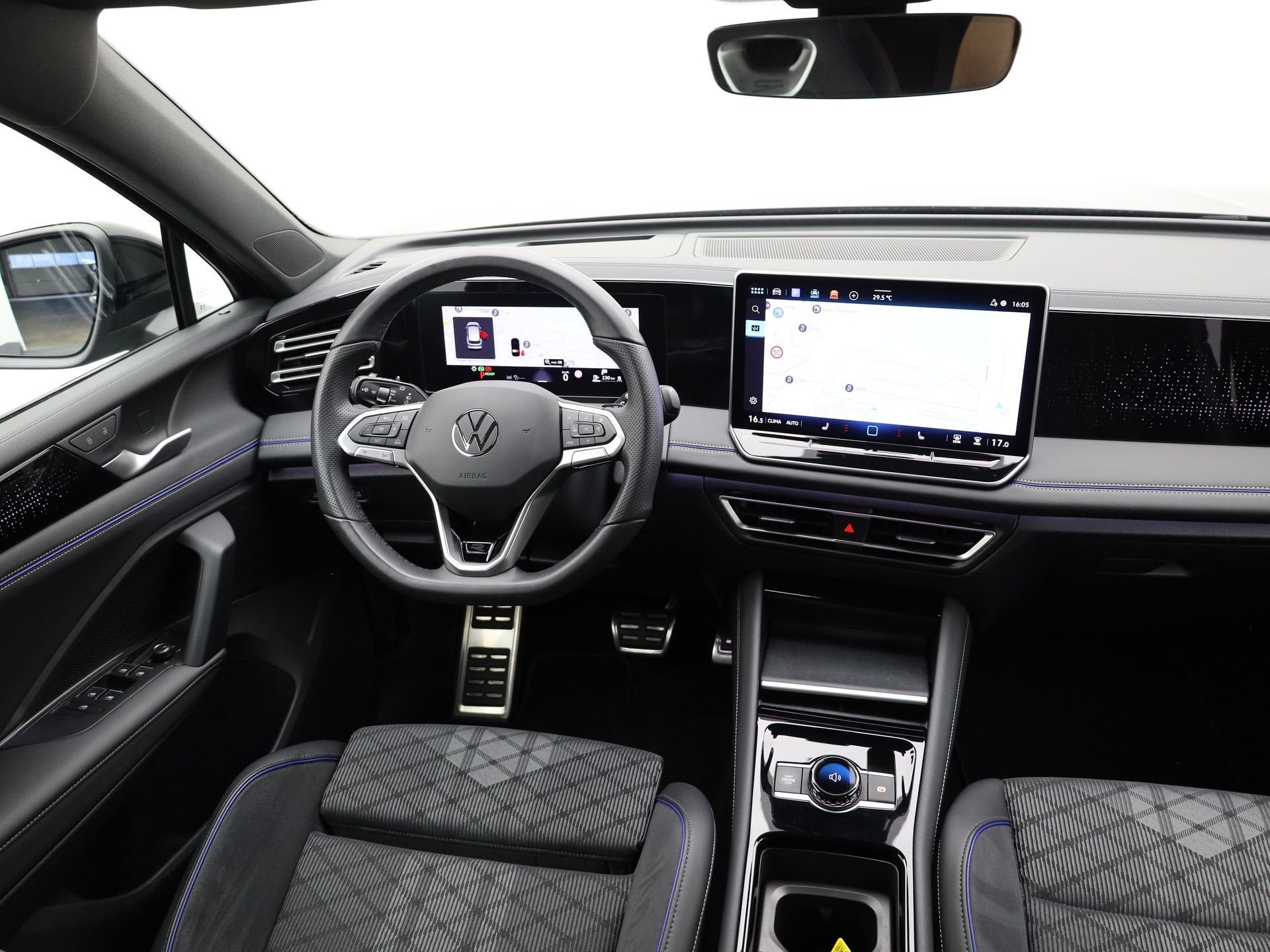 Volkswagen Tiguan 1.5 eTSI R-Line Edition | Head Up | Side A, 12 maanden, 4 cilinders, Leder en Stof, Bedrijf