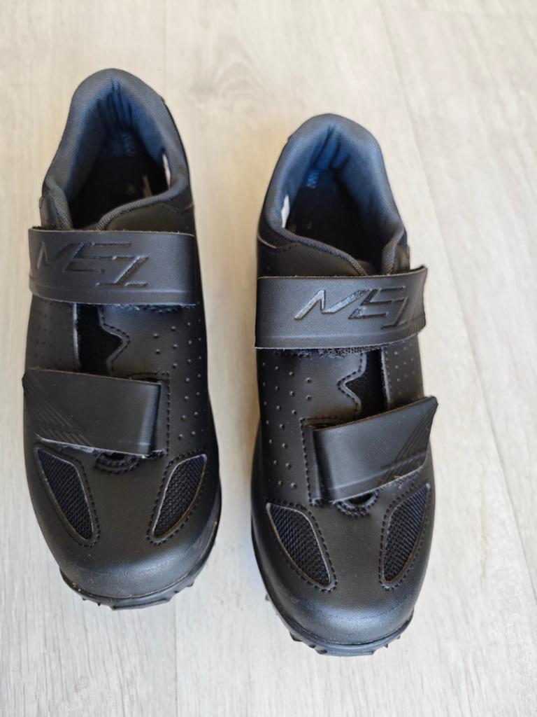 Shimano SH-ME100 MTB schoenen zwart, maat 40 met SPD cleats, Fietsen en Brommers, Fietsaccessoires | Fietshelmen, Overige maten