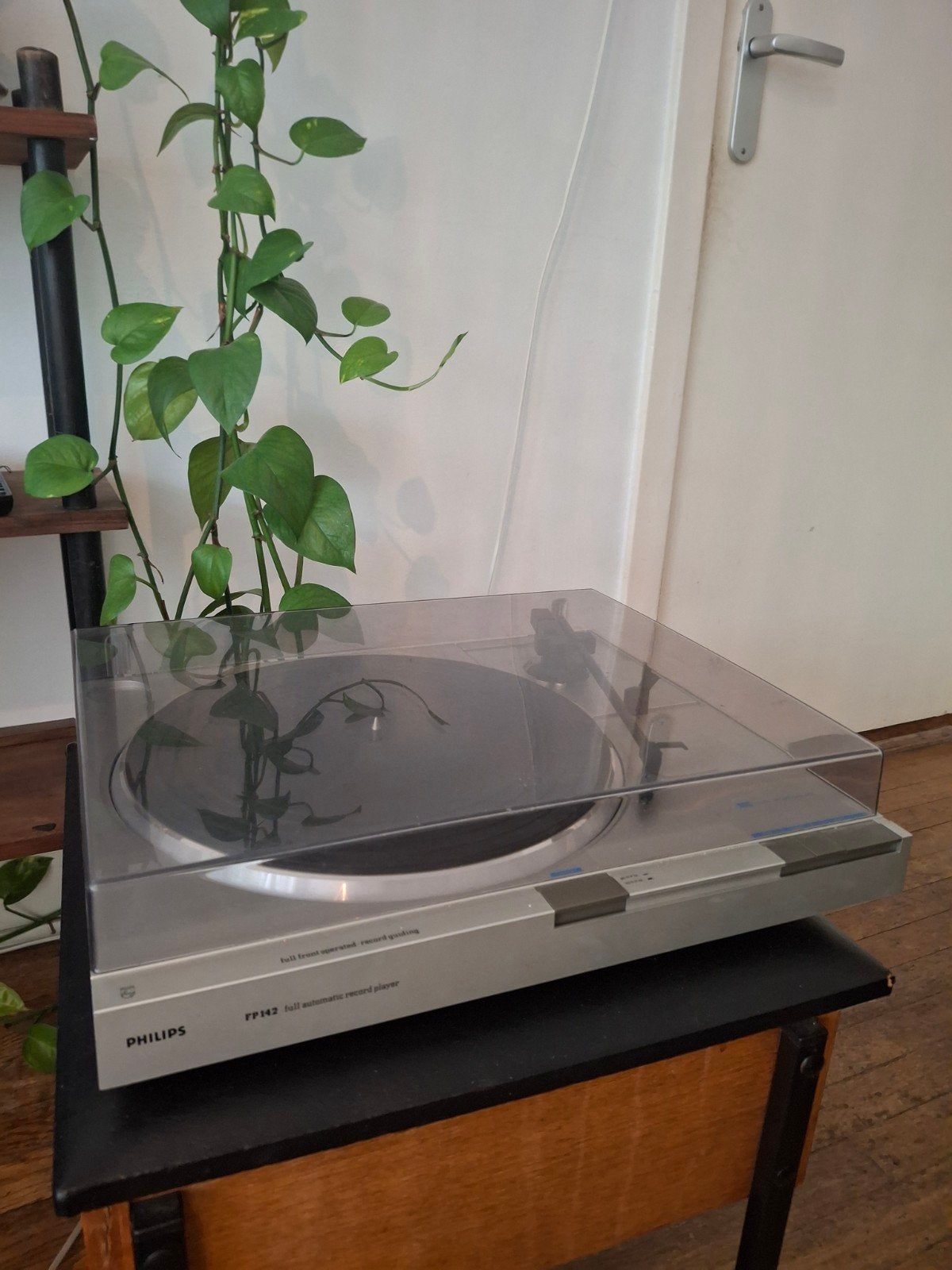 Foto 2 van Philips FP142 Volautomatische Platenspeler