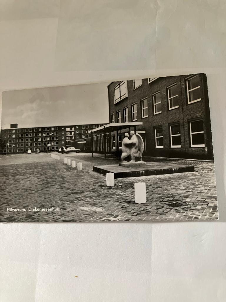 Oude Ansichtkaart Hilversum, Diaconessenhuis (Gelopen), Ophalen of Verzenden, 1960 tot 1980, Gelopen, Noord-Holland