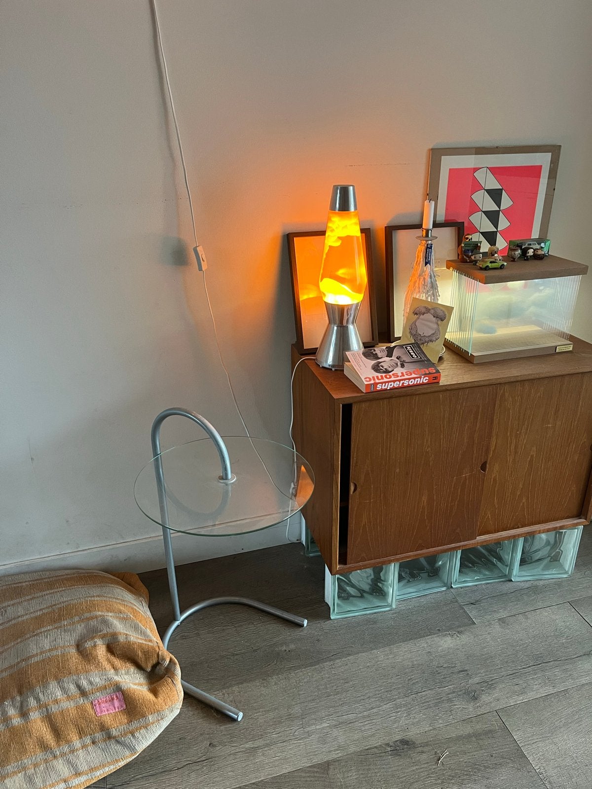 Bijzettafel met rond glazen blad - Gratis ophalen, Huis en Inrichting, Tafels | Bijzettafels, Minder dan 55 cm, Gebruikt, Rond
