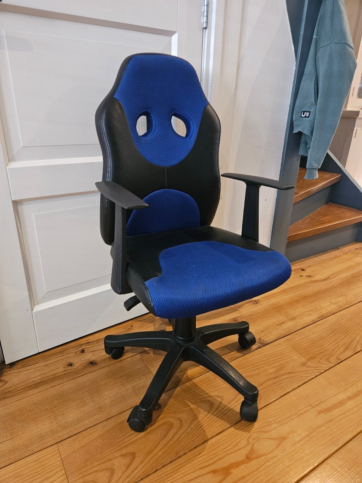 Blauwe en zwarte gaming bureaustoel (kids), Ophalen, Gebruikt, Blauw, Gaming bureaustoel