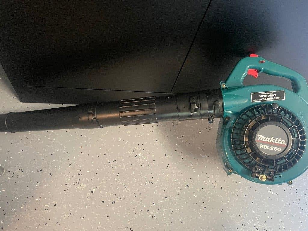 Makita bladblazer RBL250 op benzine, Tuin en Terras, Ophalen, Benzine, Gebruikt, Handgedragen