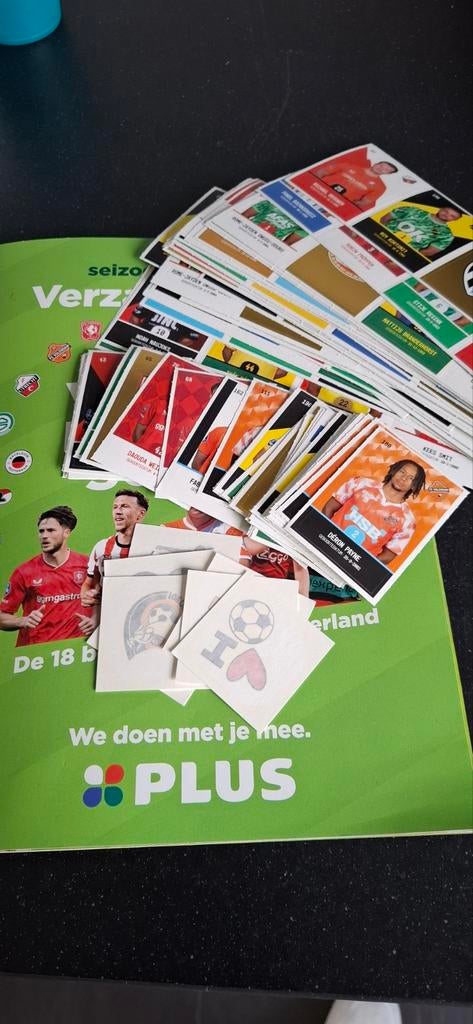 PLUS Voetbalboek met plaatjes en tattoos, Verzamelen, Ophalen of Verzenden