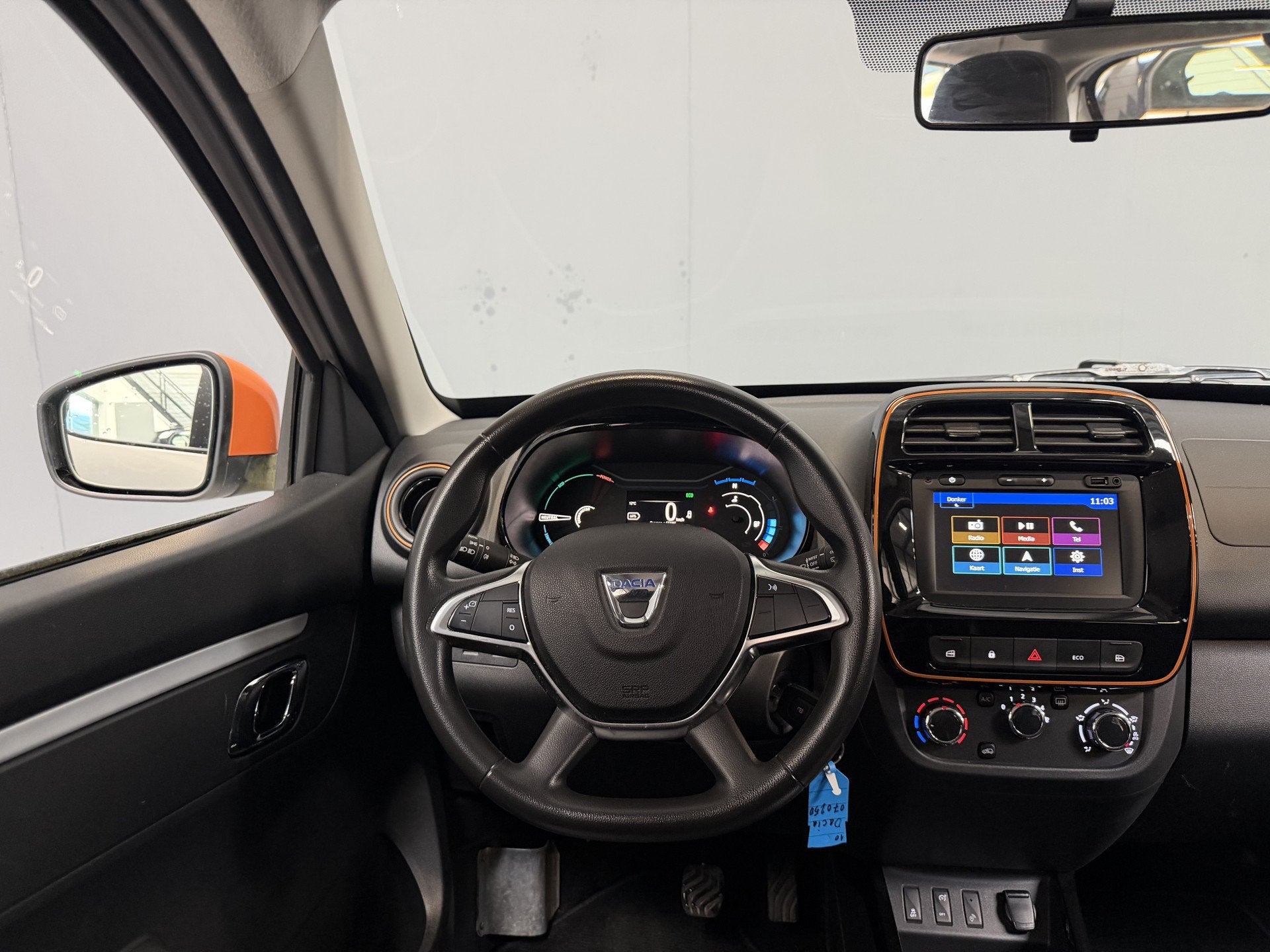 Dacia Spring Comfort Plus (Orange Pack) 27 kWh SOH 93% |GARA, Auto's, Gebruikt, Met garantie (alle), Wit, 991 kg
