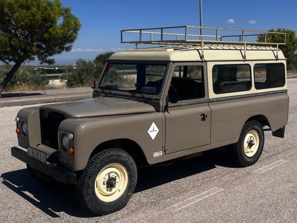 Prachtige roestvrije oldtimer Land Rover 109, series 3, Auto's, Land Rover, Zwart, Bruin, Bedrijf
