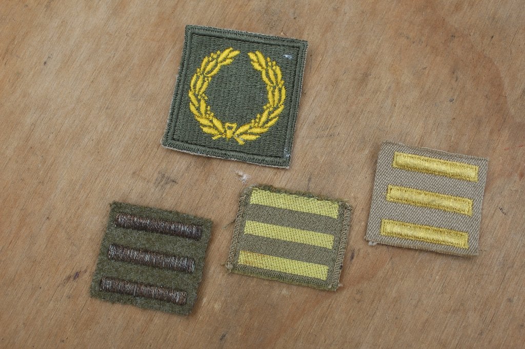 = US Overseas Bars Lotje 3 Verschillende & Meritorious Badge, Ophalen of Verzenden, Amerika, Embleem of Badge