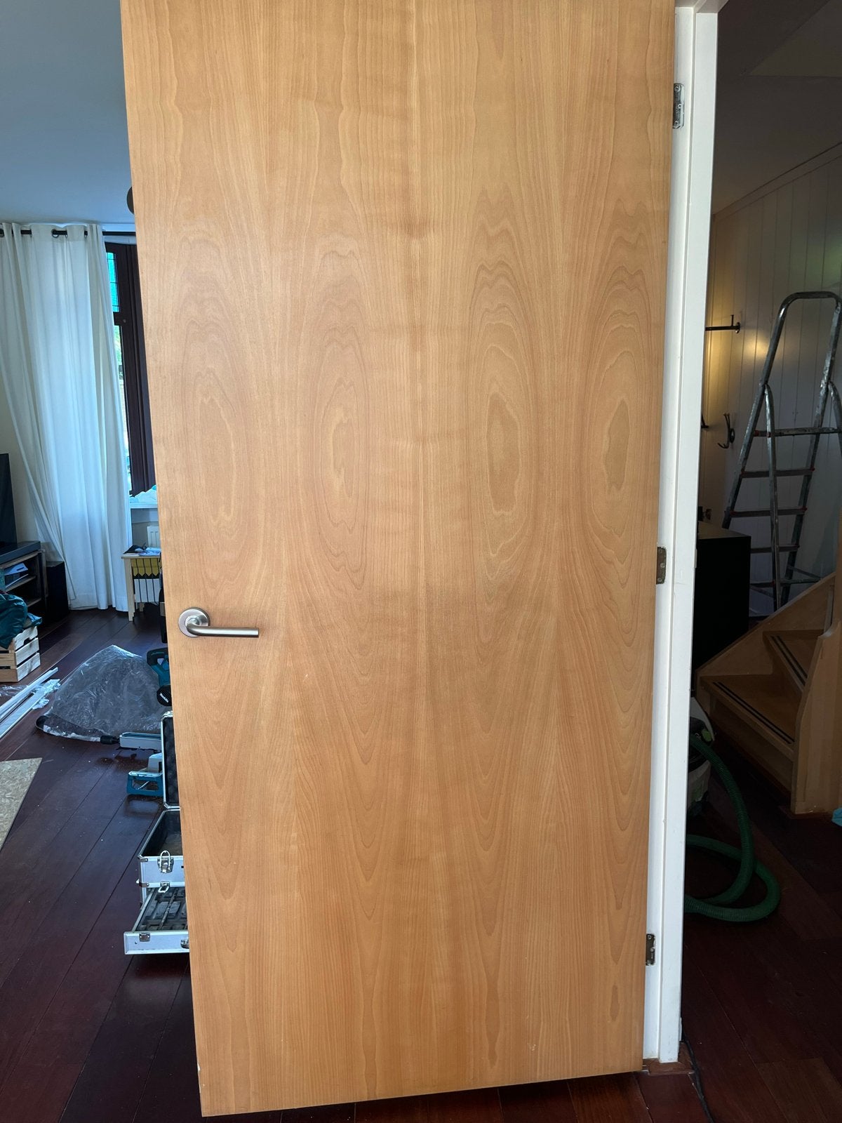 Zware houten deur 209x93x4 cm met lichte fineerschade, Doe-het-zelf en Verbouw, Deuren en Horren, Ophalen, Gebruikt, 80 tot 100 cm